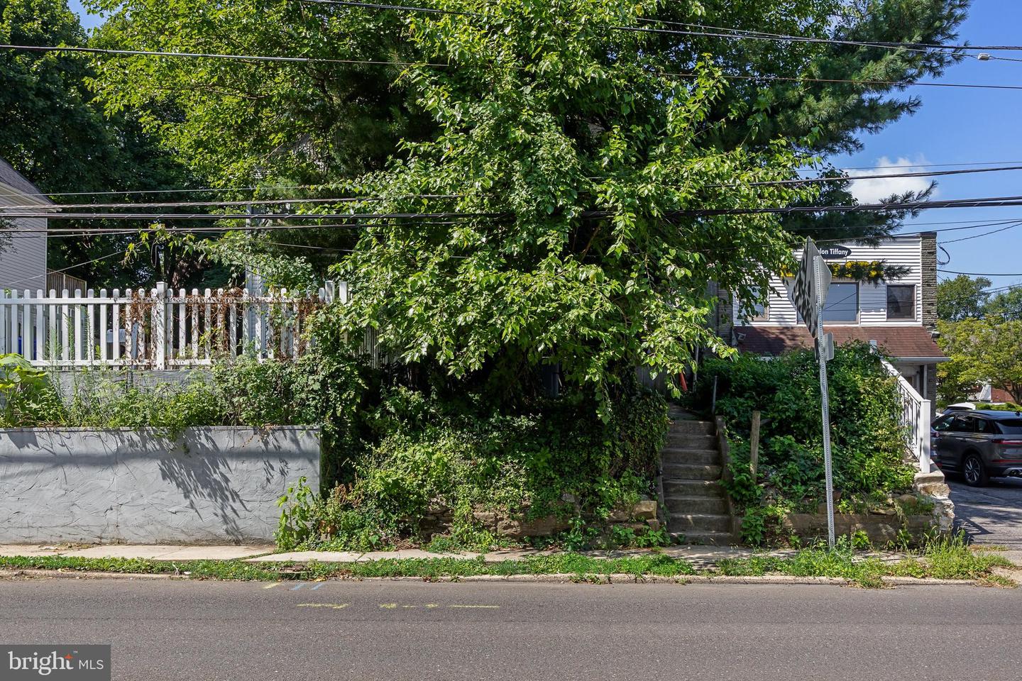 558 E CHURCH RD Property Photo 1