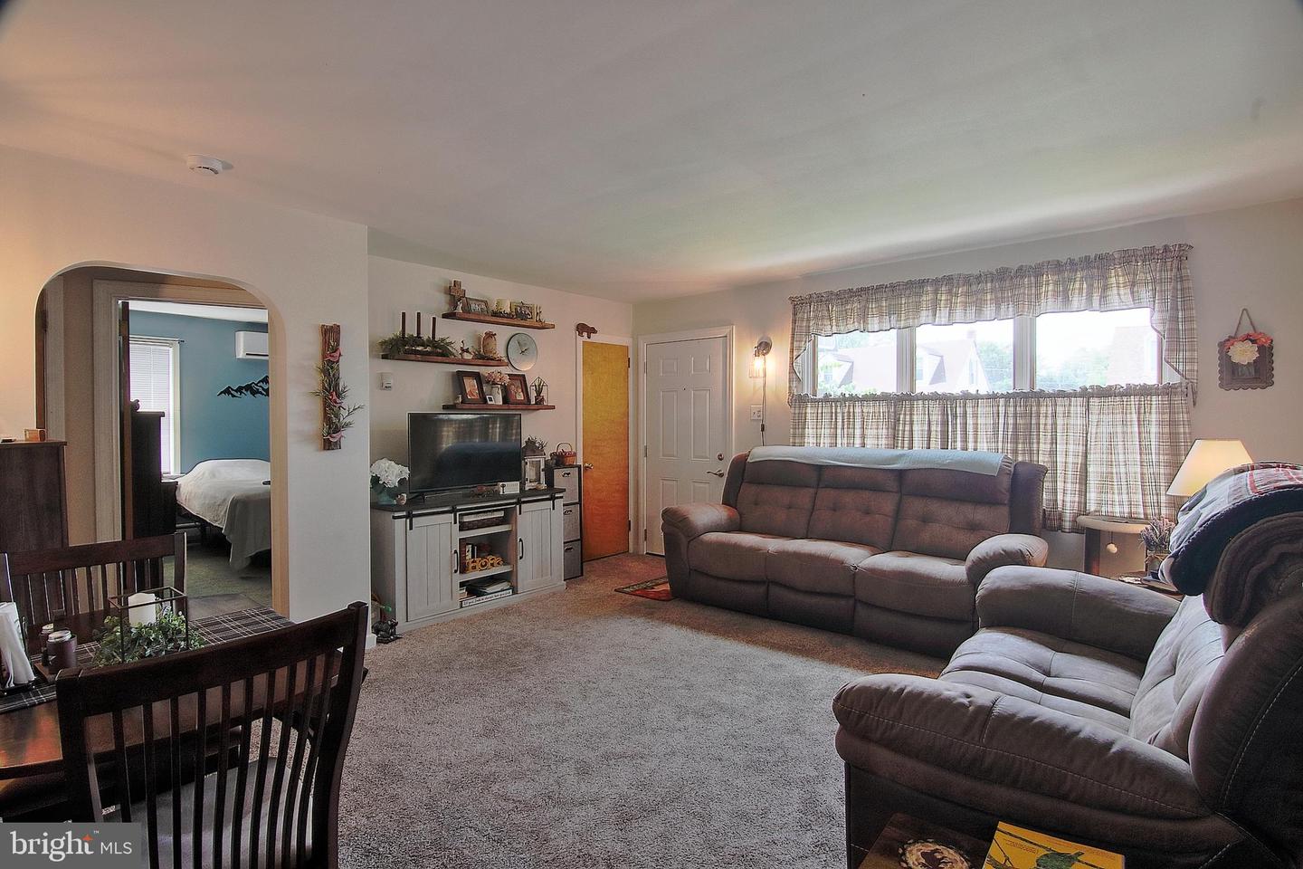 1032 N Warren St Property Photo 4