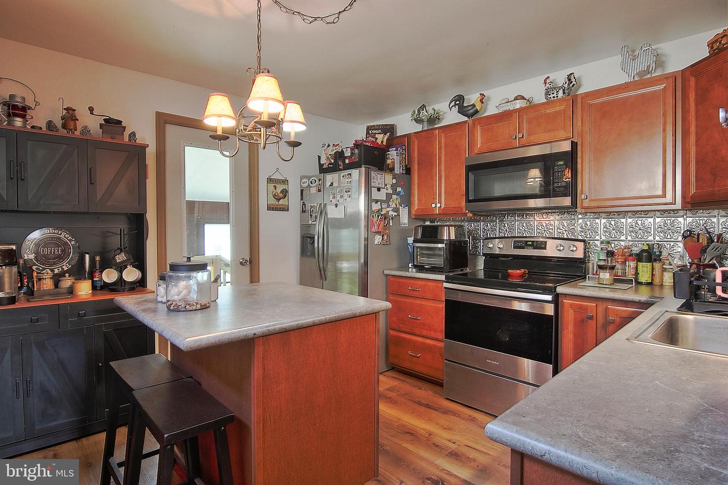 1032 N Warren St Property Photo 6