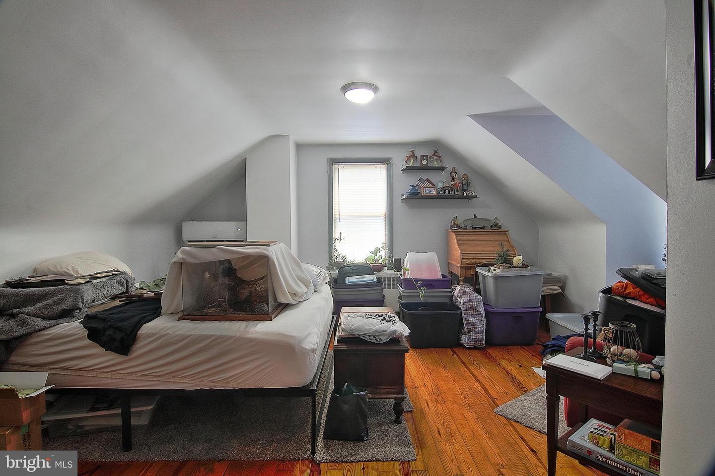 1032 N Warren St Property Photo 15