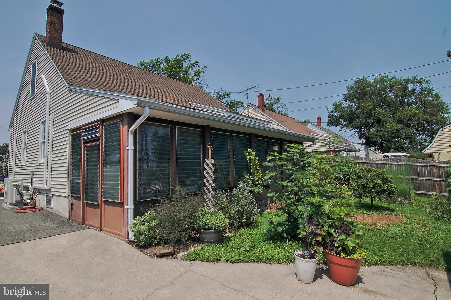 1032 N Warren St Property Photo 26