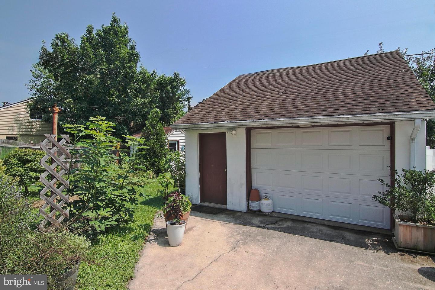 1032 N Warren St Property Photo 27