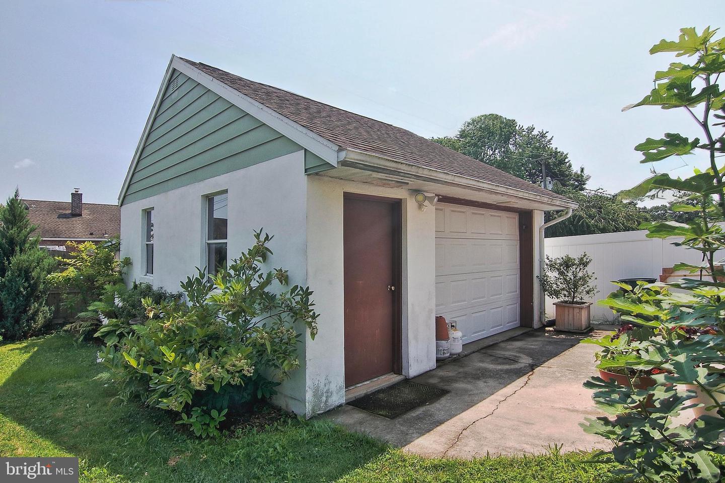 1032 N Warren St Property Photo 28