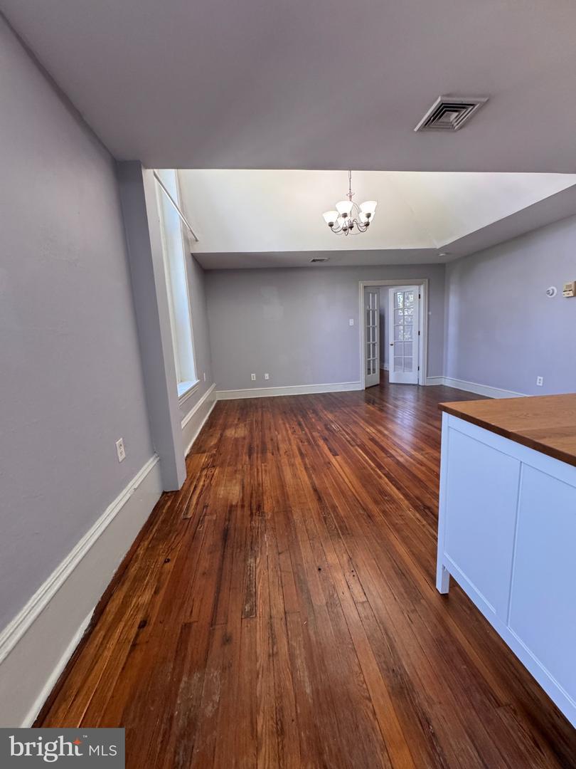 13 4th Ave #5 Property Photo 5