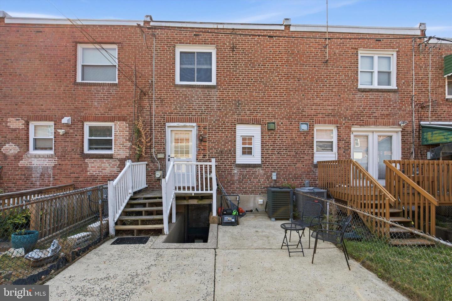 17 Rosemont Ave Property Photo 13