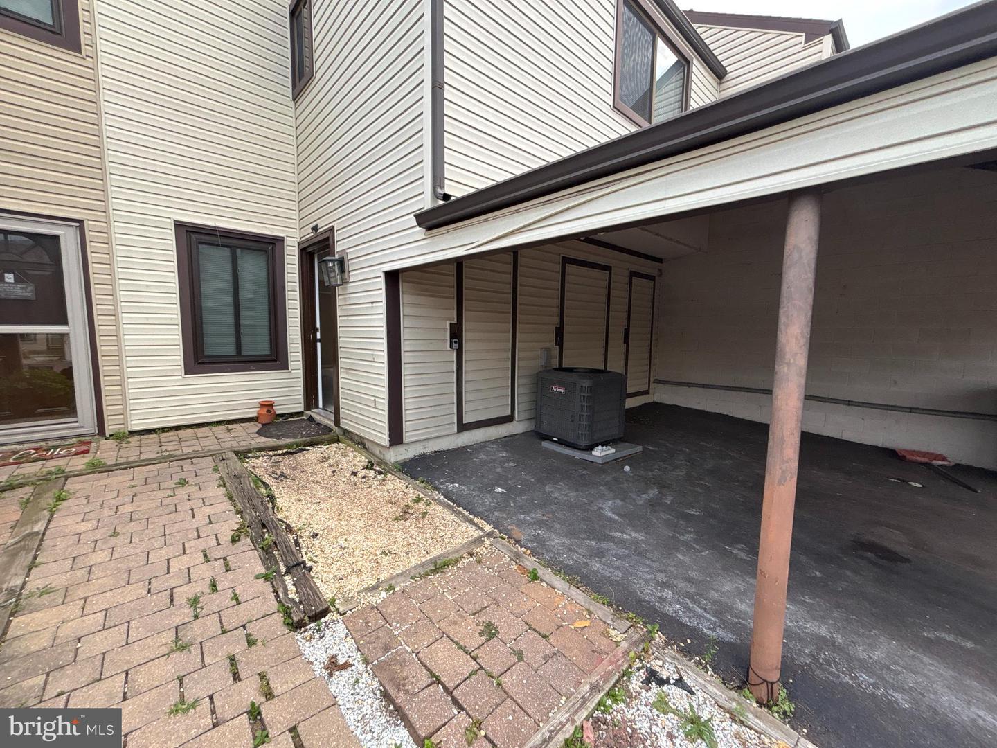 476 Bridge St Property Photo 3