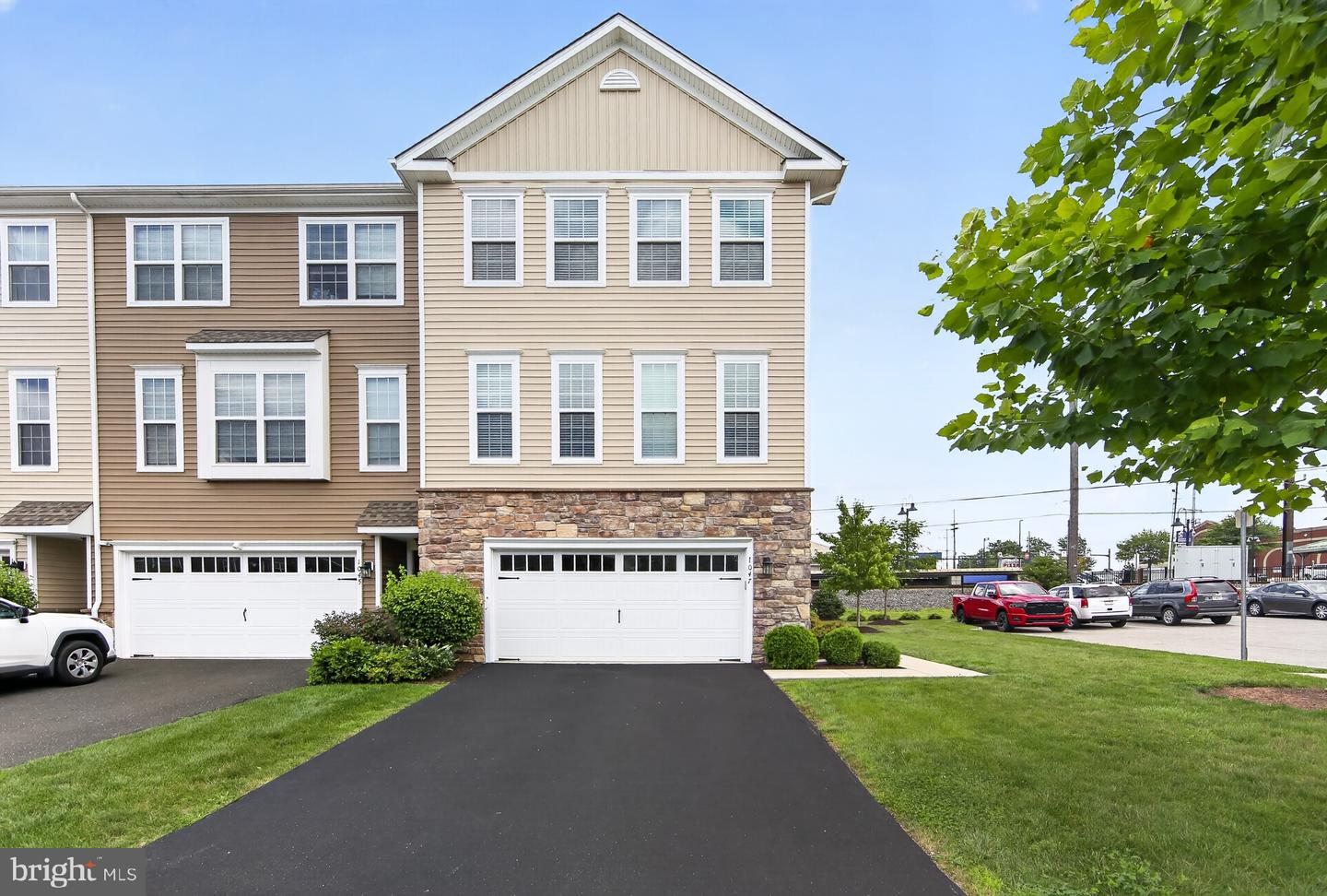 1047 CHAPMAN CIR