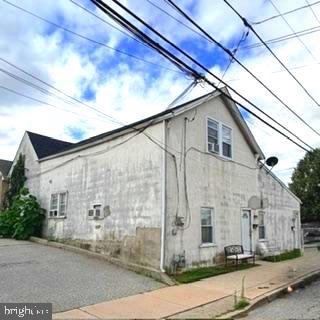 803 Forrest St Property Photo 3