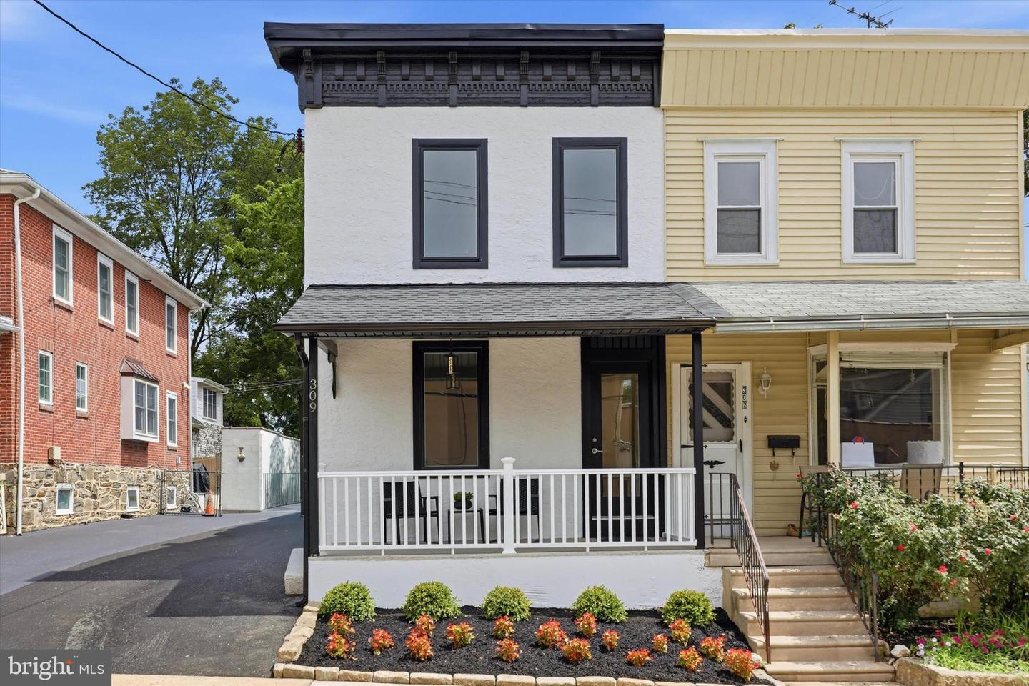 309 Locust Ave Property Photo 1