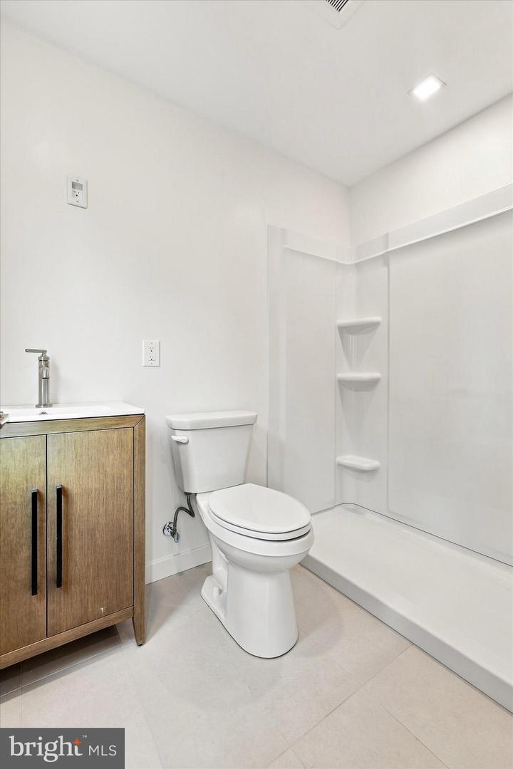 309 Locust Ave Property Photo 19