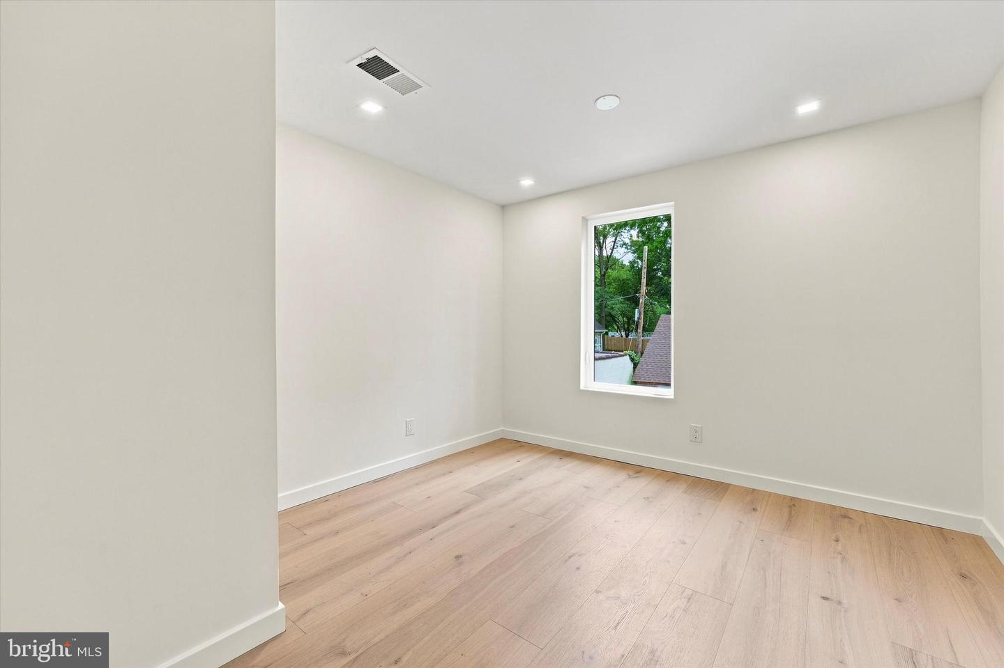 309 Locust Ave Property Photo 26