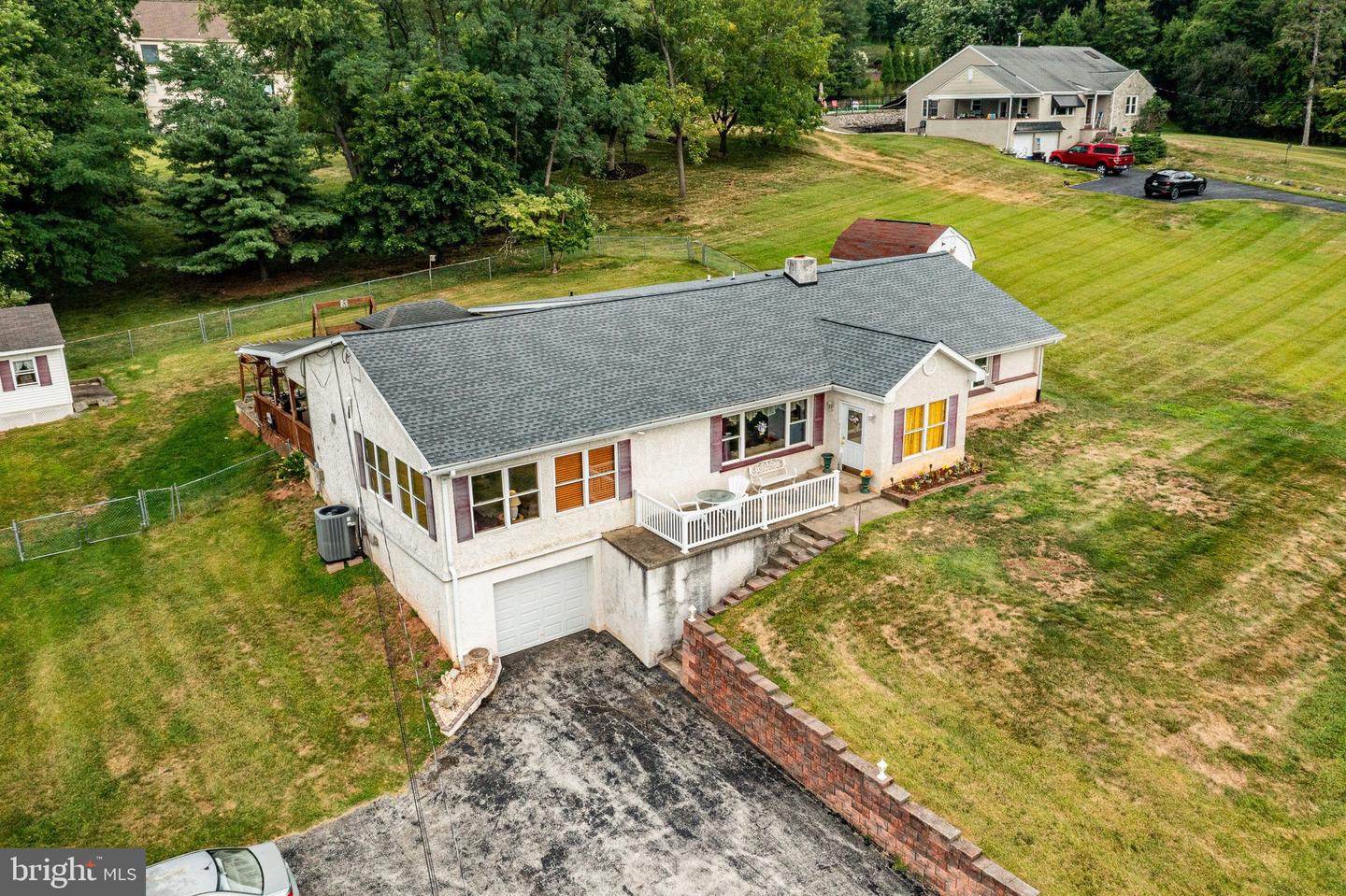 839 Hollow Rd Property Photo 3