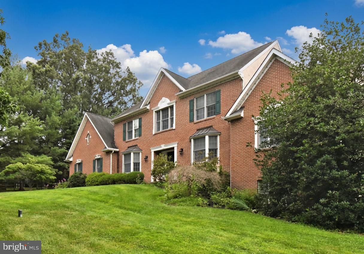 2 Whitefield Dr Property Photo 2