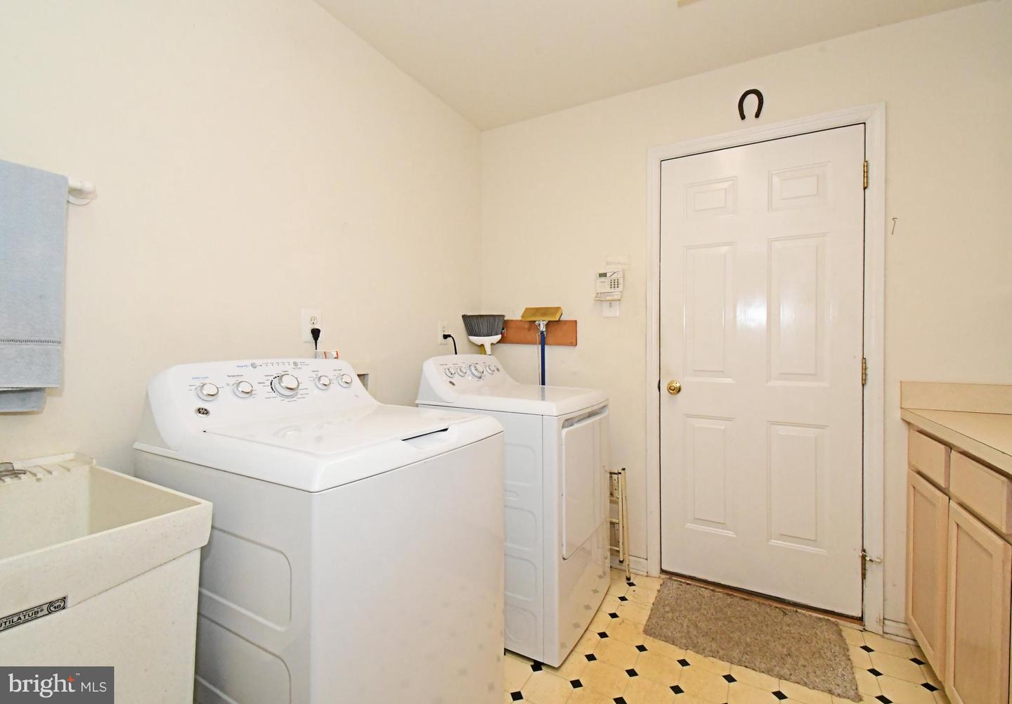 2 Whitefield Dr Property Photo 17