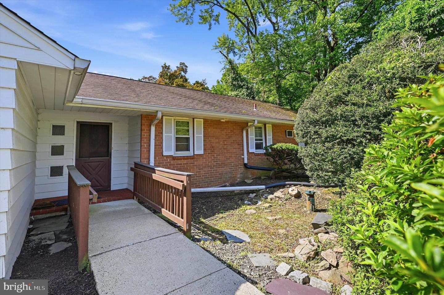 2745 Edge Hill Rd Property Photo 4