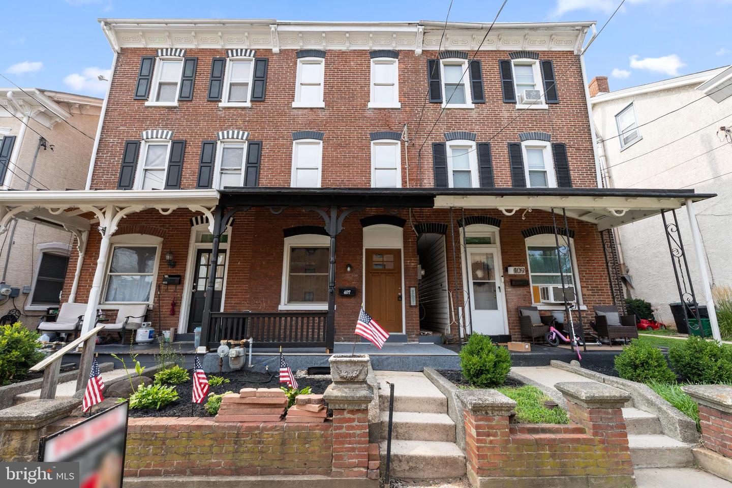 407 WALNUT ST Property Photo 1