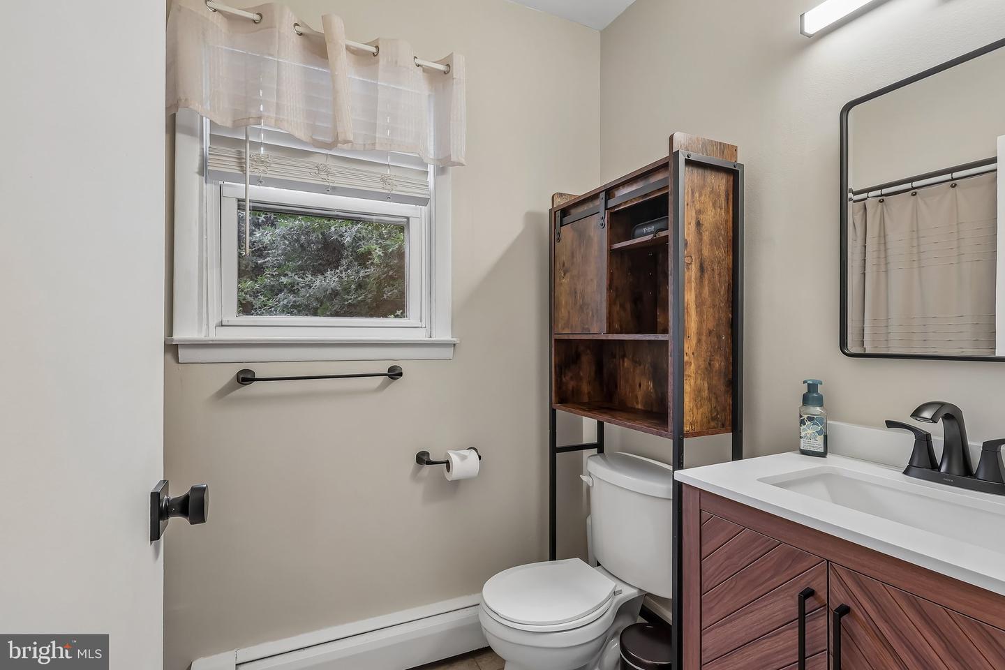 1813 Fitzwatertown Rd Property Photo 16