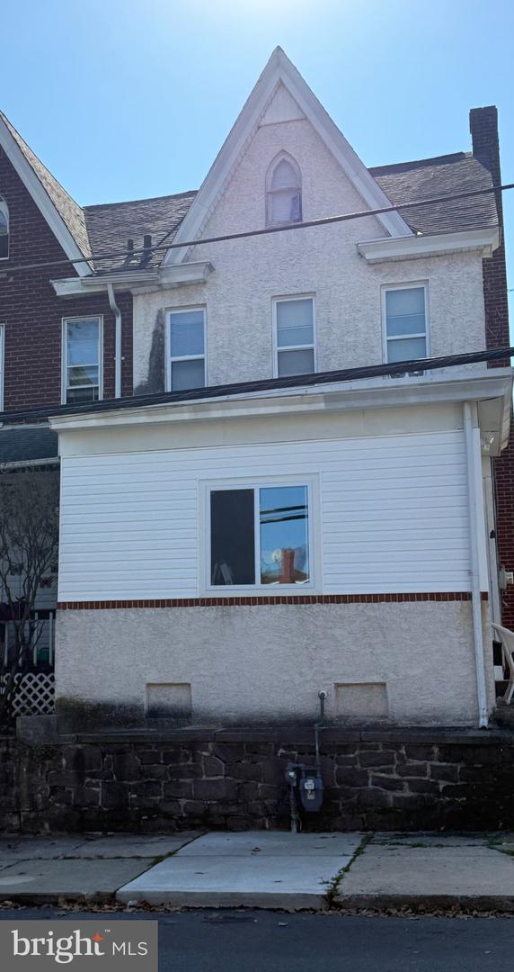 424 WEST ST Property Photo 1