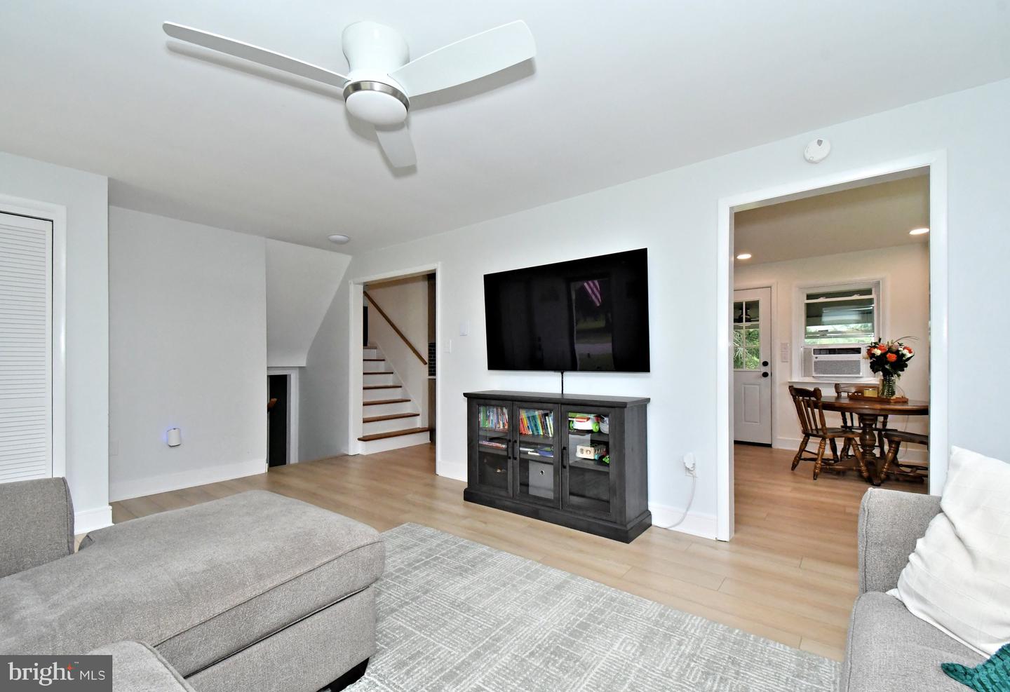 1464 Virmay Property Photo 8