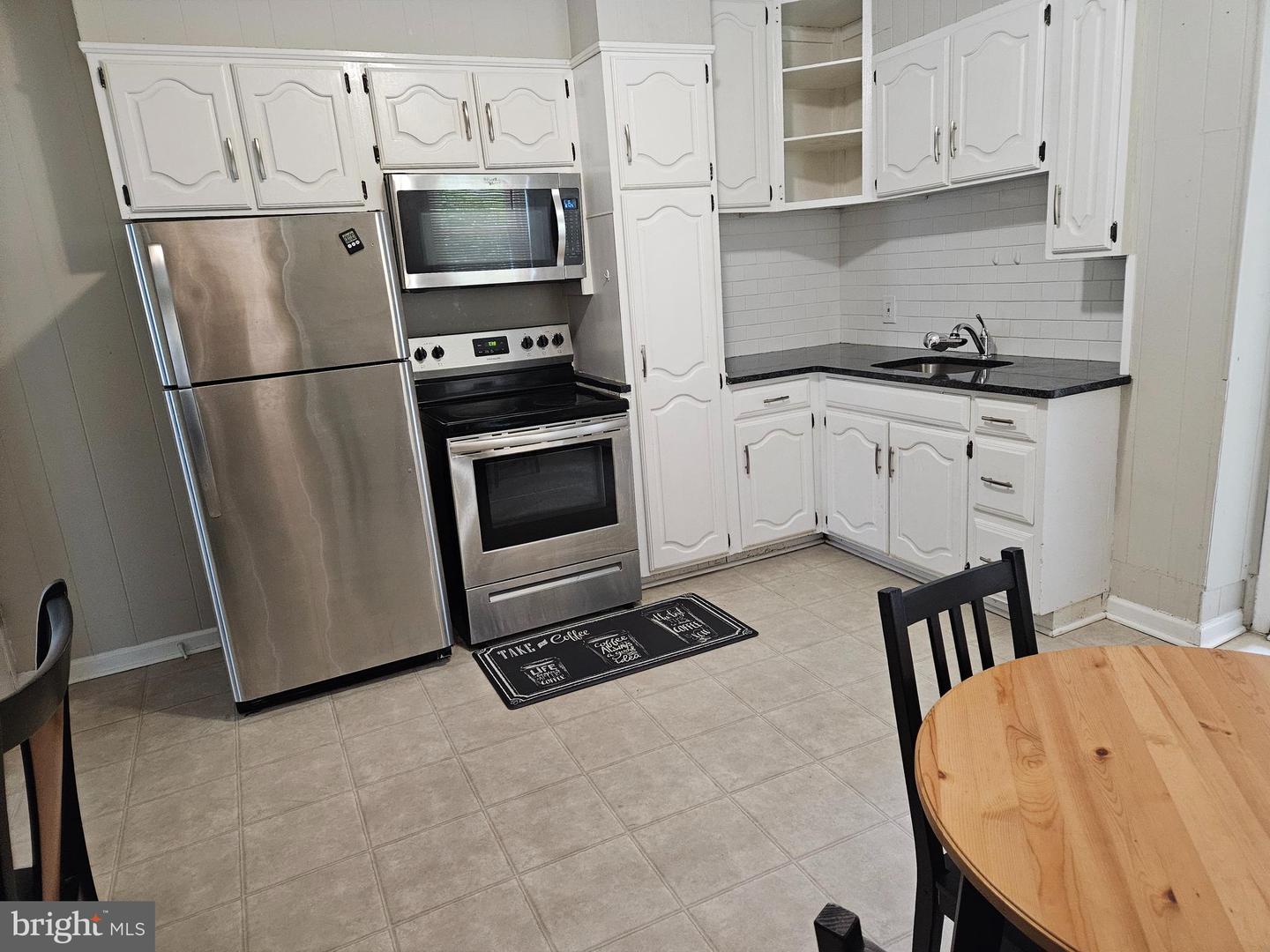 551 Lincoln Ave Property Photo 8
