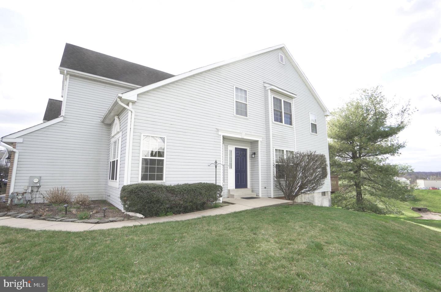 2041 Greenes Way Cir Property Photo 3