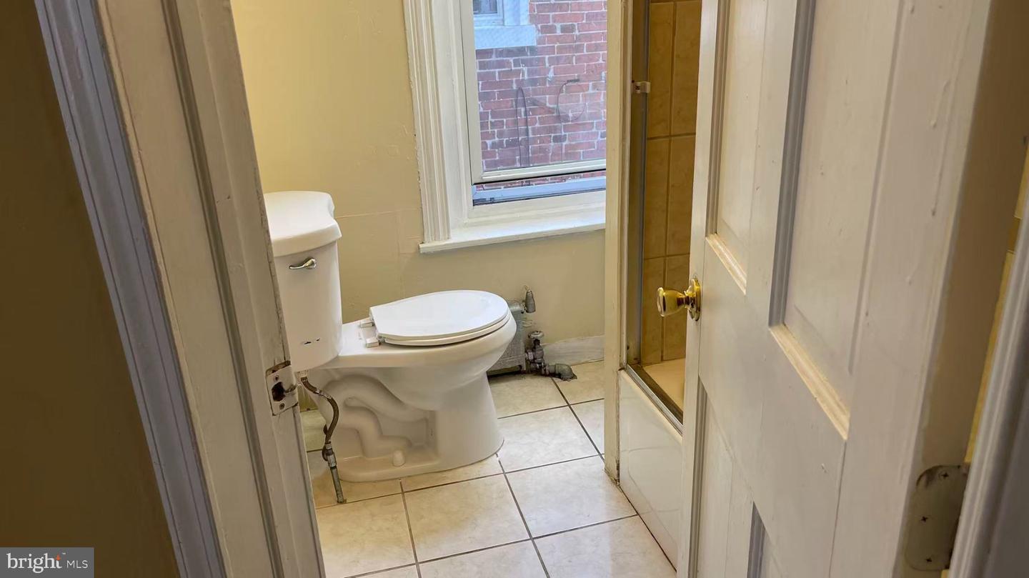 247 E Oak St Property Photo 11