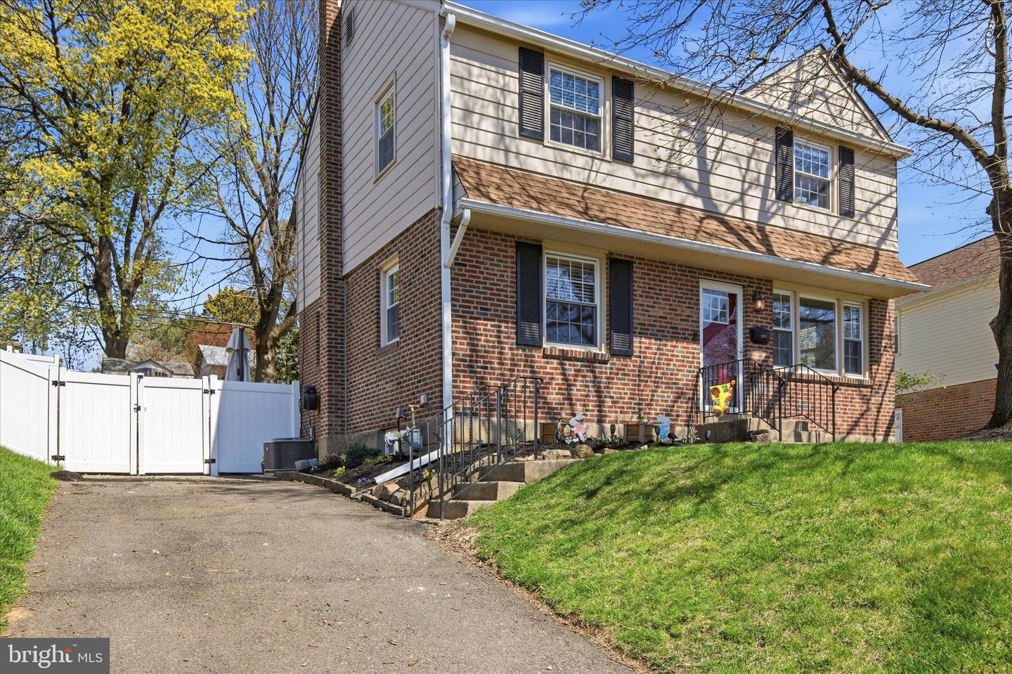 2907 Kanes Rd Property Photo 2