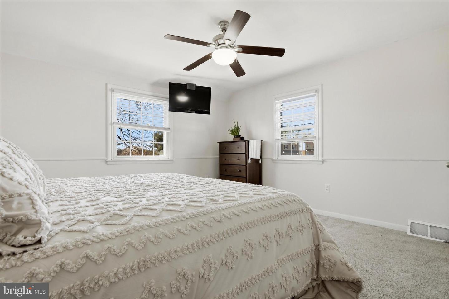 2907 Kanes Rd Property Photo 11