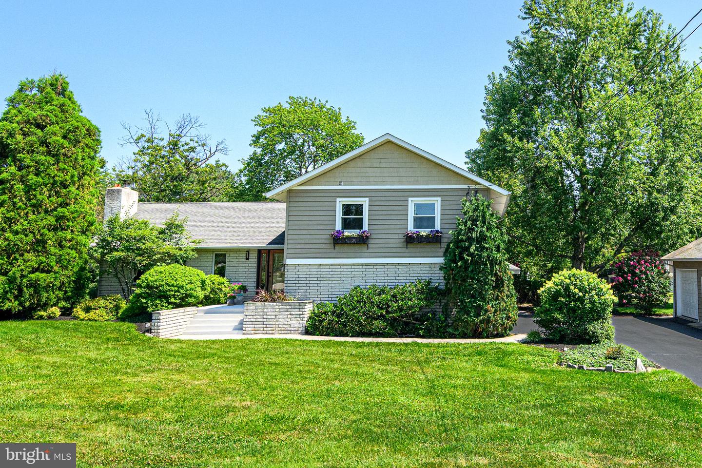 146 Belmont Ave Property Photo 1