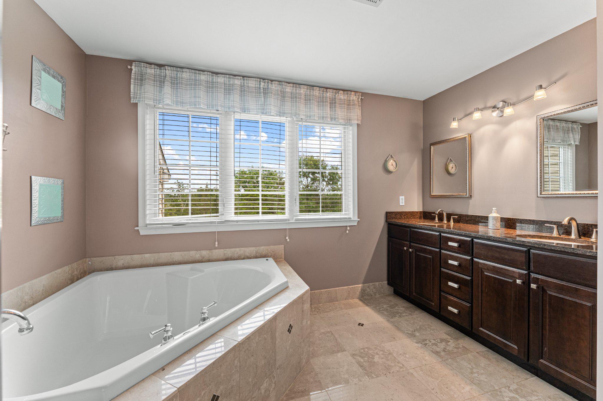 2124 Arbordale Cir Property Photo 28