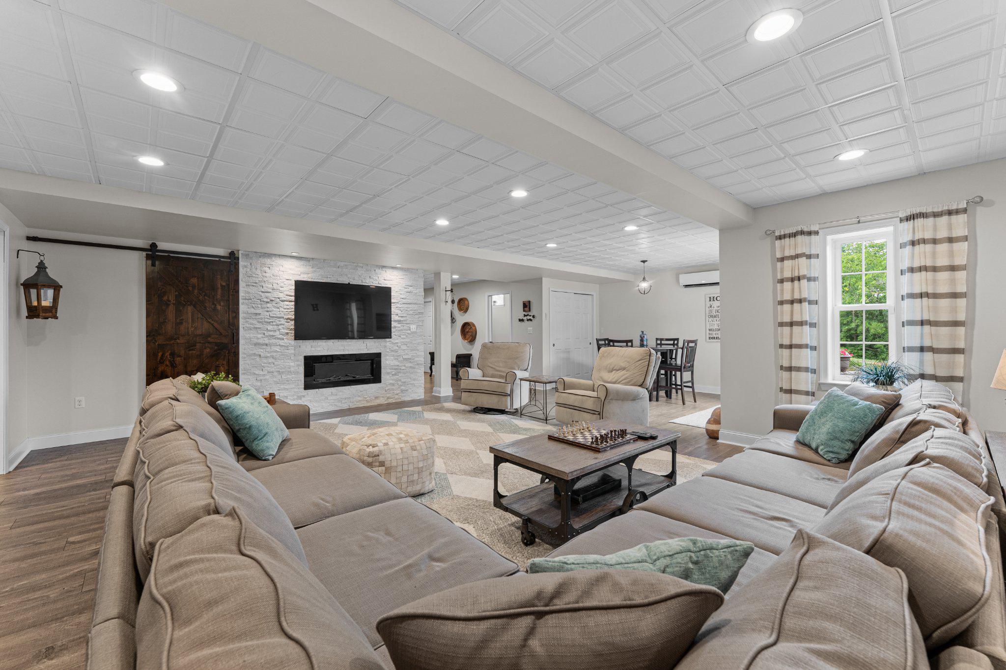 2124 Arbordale Cir Property Photo 34