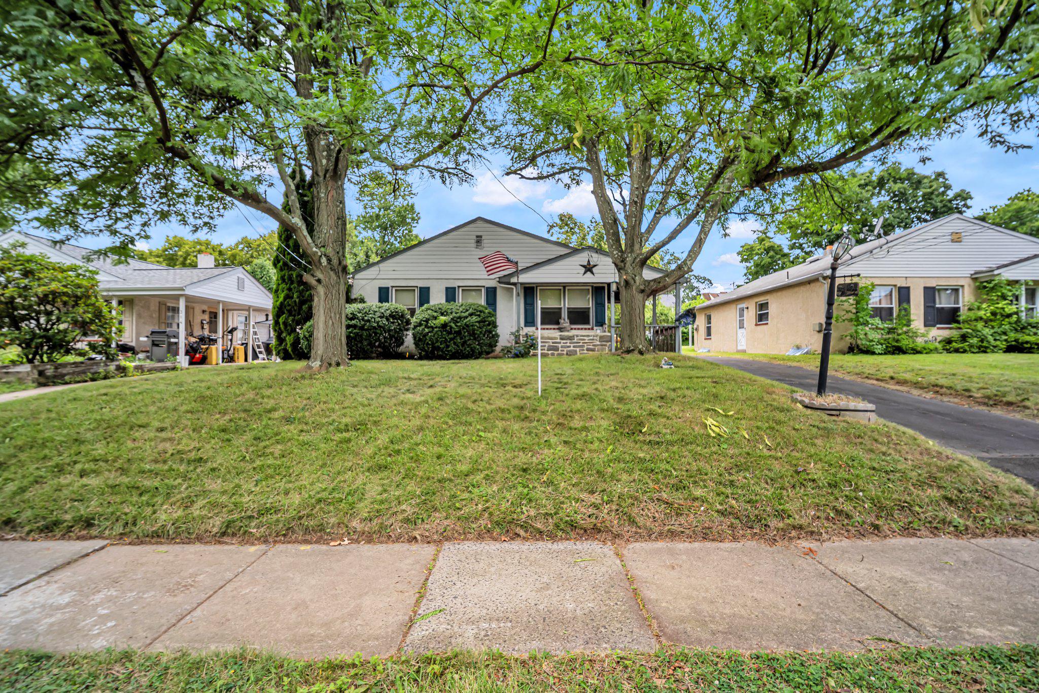 312 Evans Ave Property Photo 1