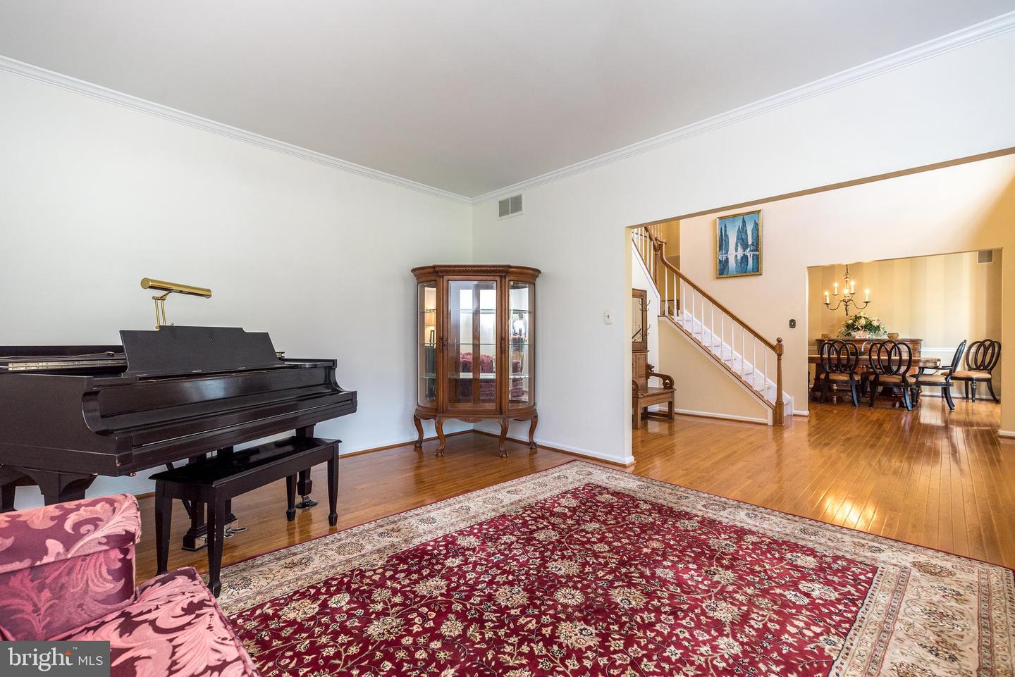 819 Fulton Ave Property Photo 9