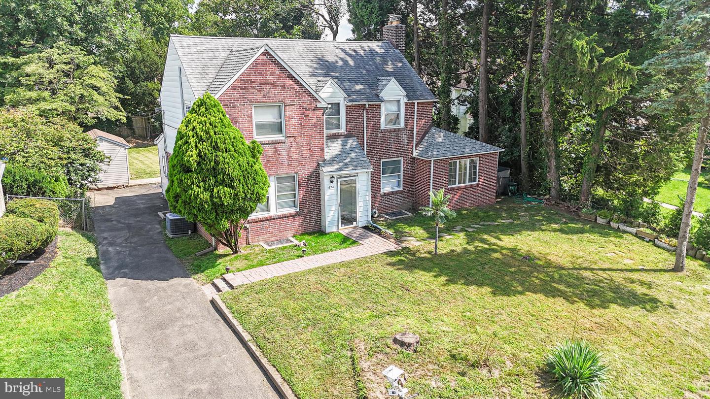 674 Meetinghouse Rd Property Photo 1