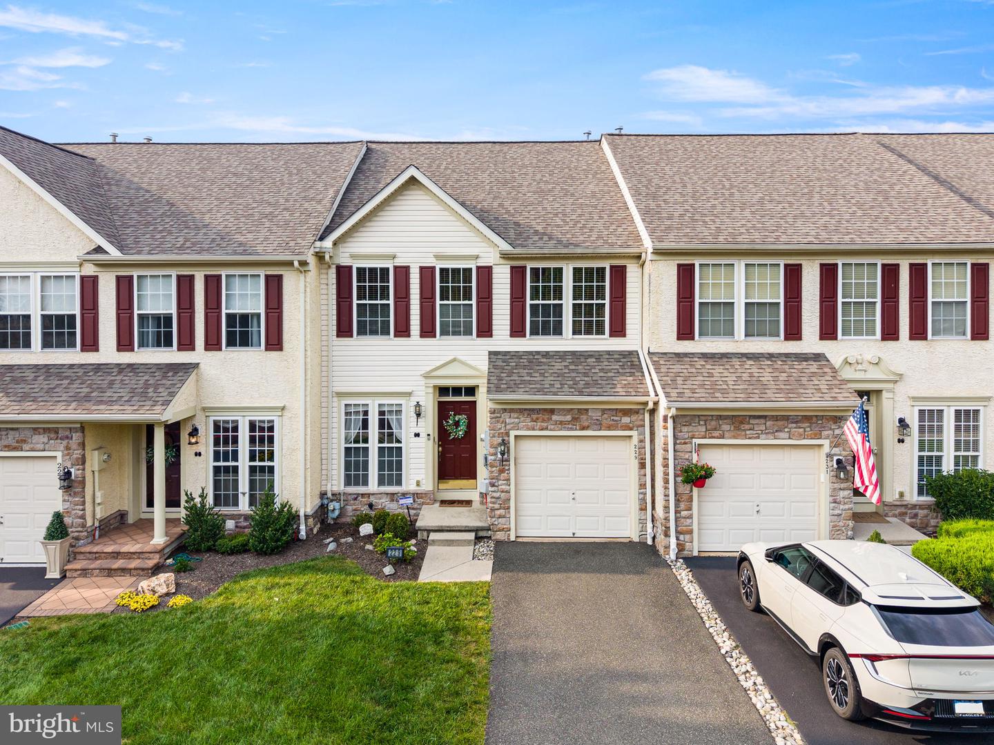 229 CREEKSIDE DR