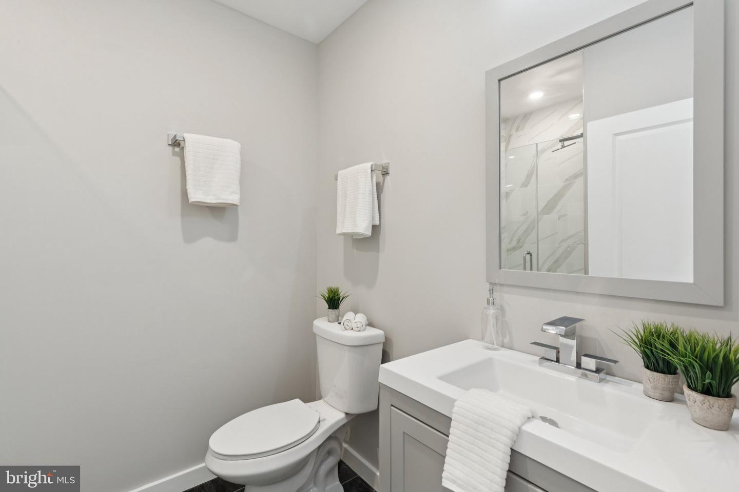 100 Forrest Ave #302 Property Photo 4