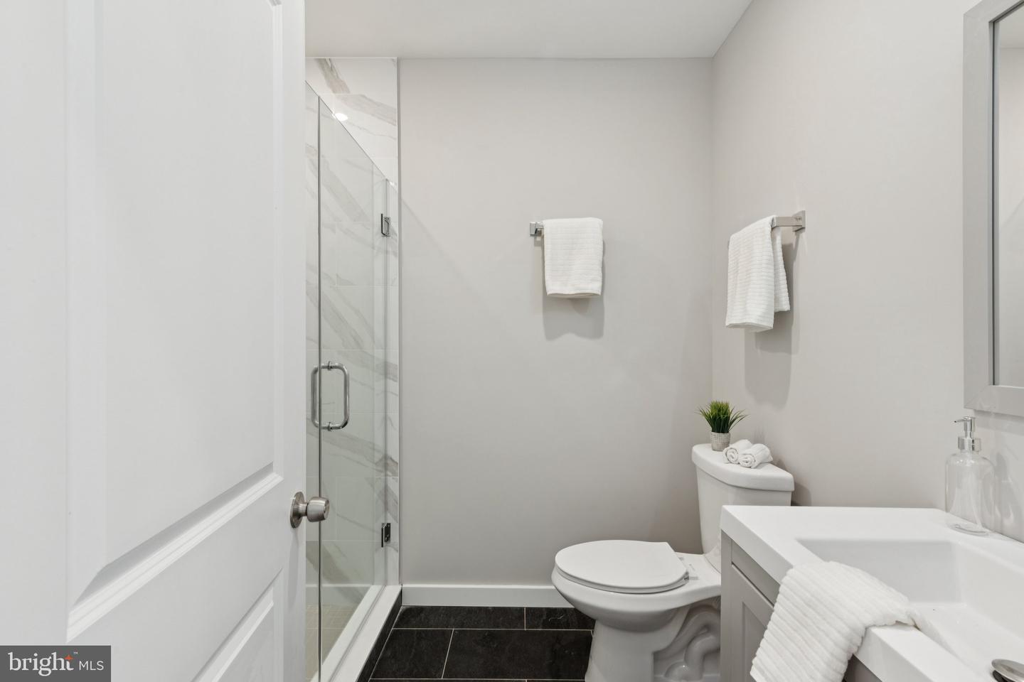 100 Forrest Ave #302 Property Photo 5