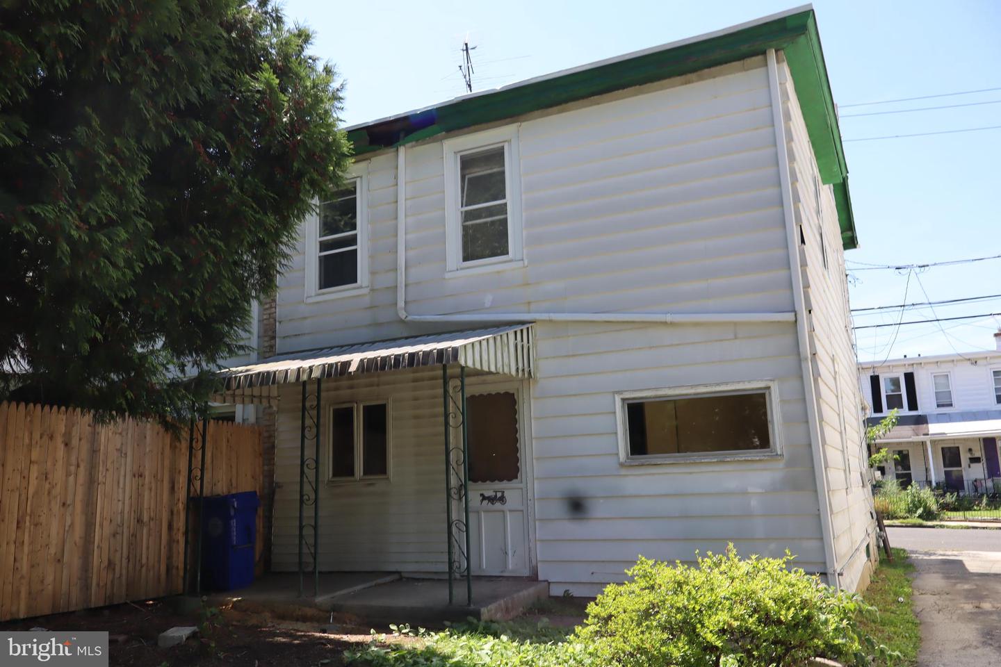 420 Cedar St Property Photo 3