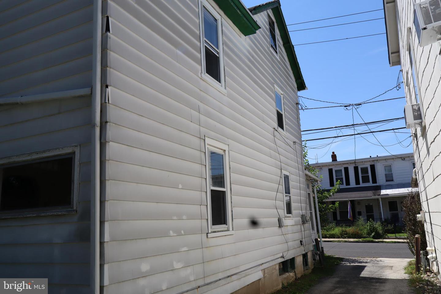 420 Cedar St Property Photo 4