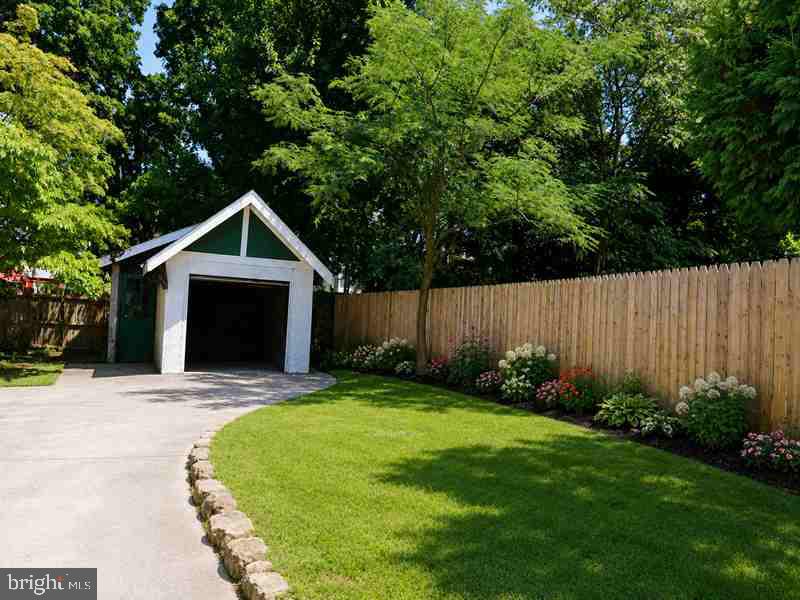 420 Cedar St Property Photo 5