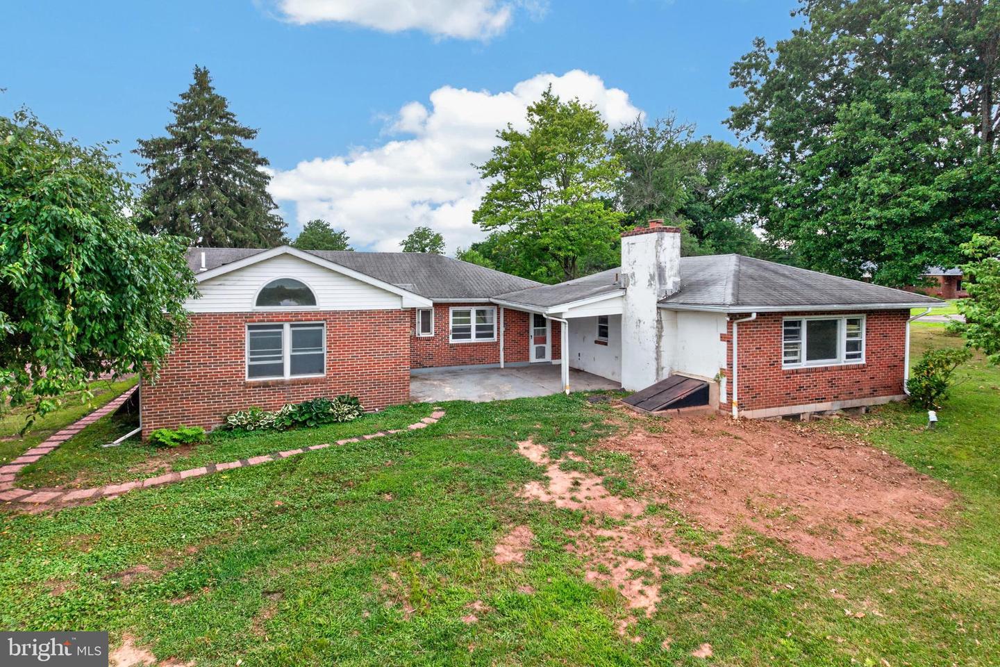 2114 Store Rd Property Photo 4