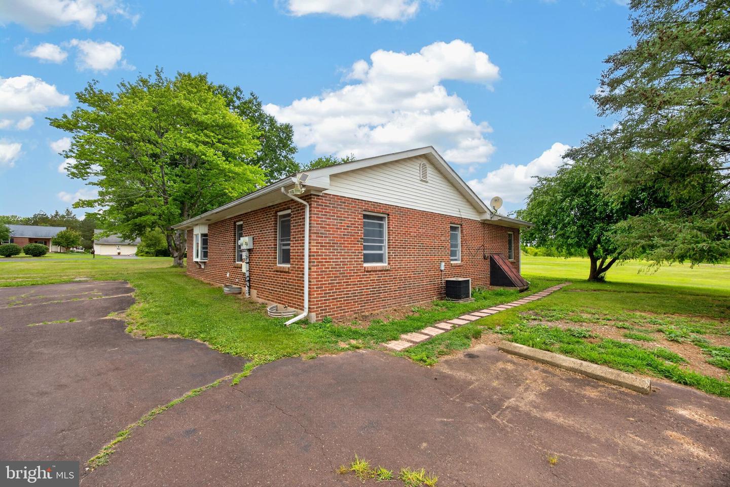 2114 Store Rd Property Photo 8