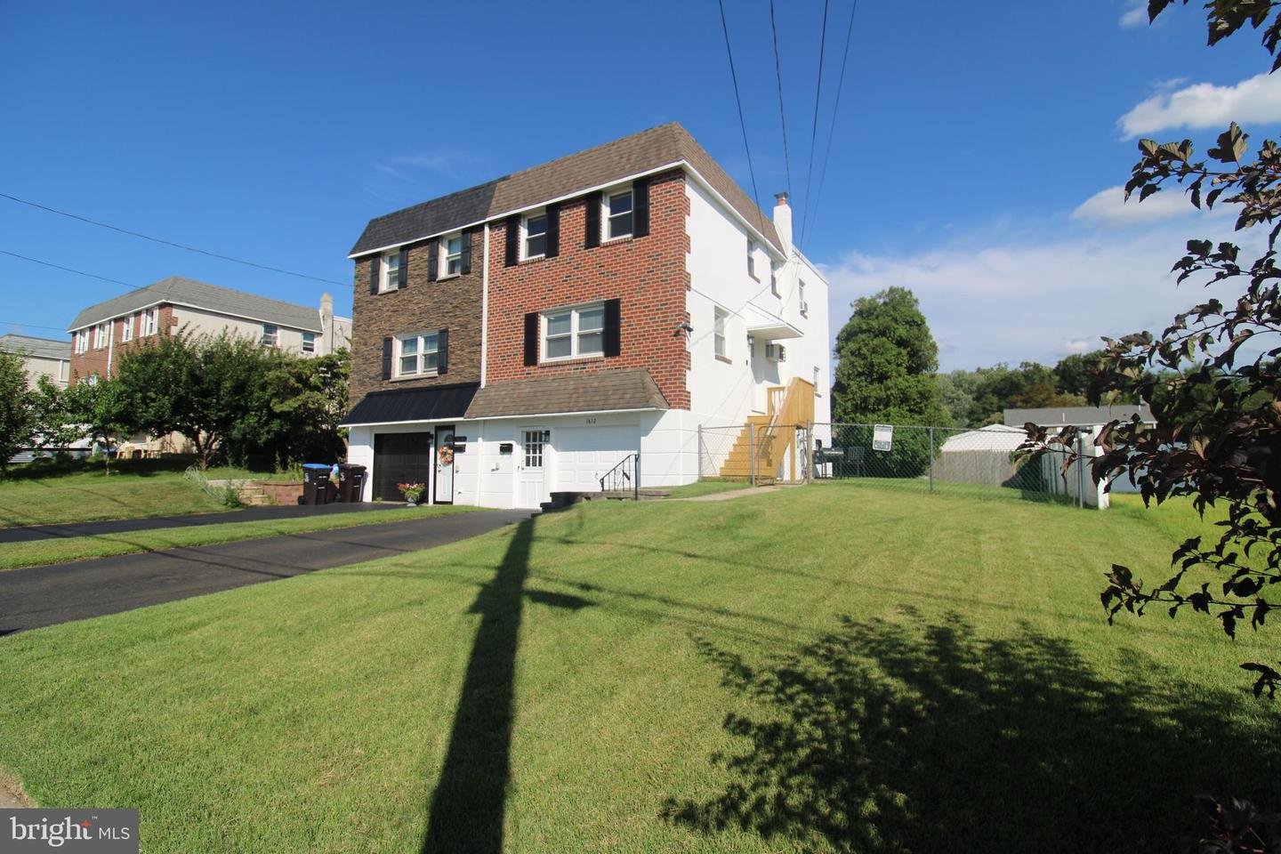 1612 Tremont Ave Property Photo 1