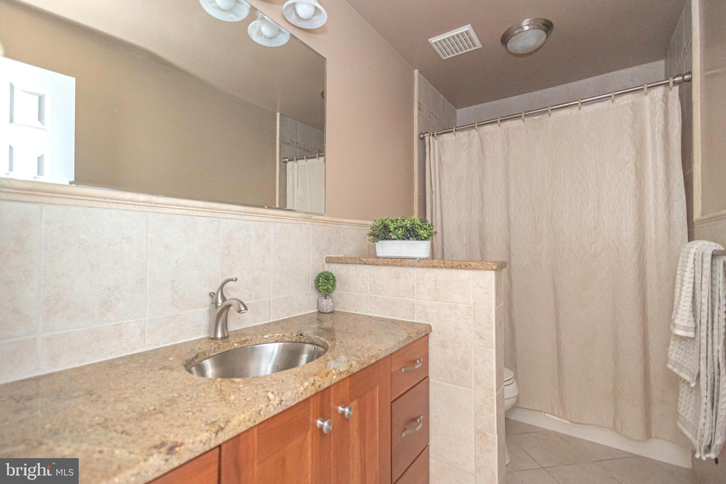 117 Mallard Dr W Property Photo 29