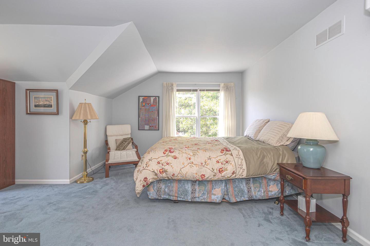 117 Mallard Dr W Property Photo 32
