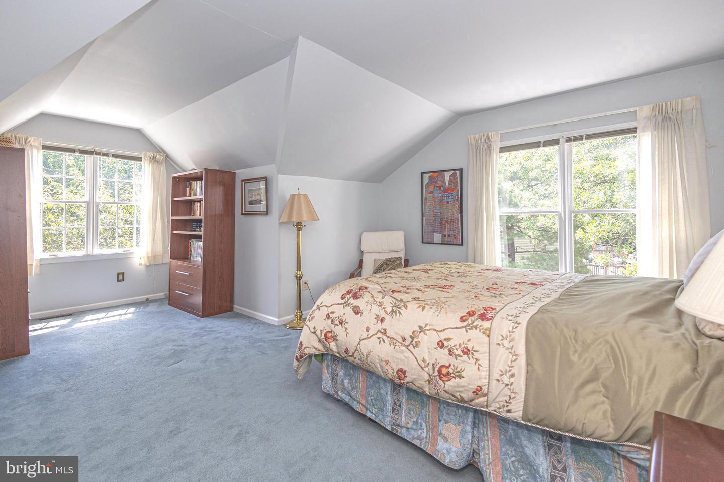 117 Mallard Dr W Property Photo 33