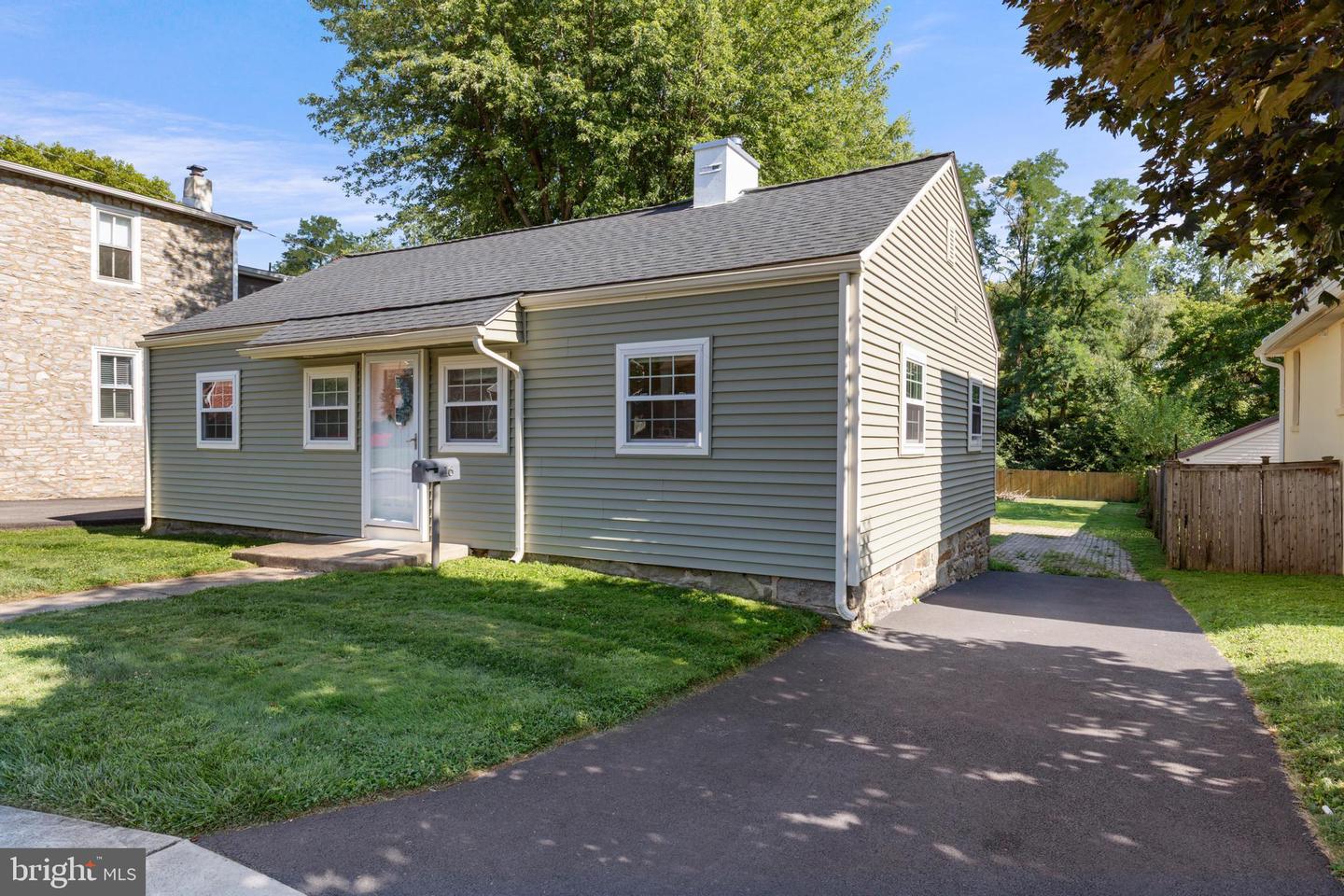 16 Haws Ln Property Photo 22