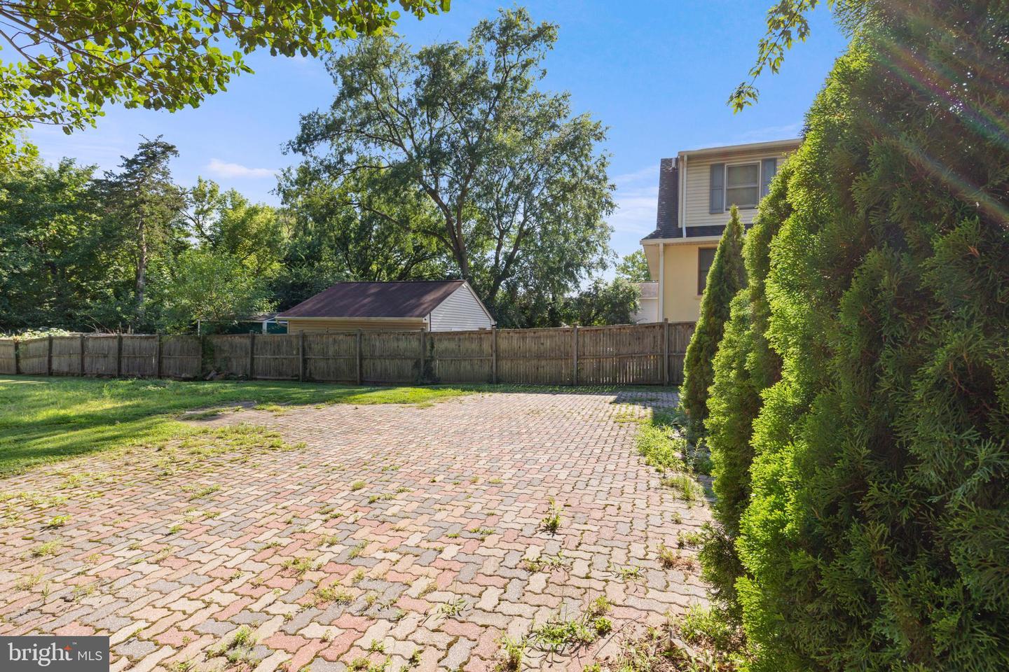16 Haws Ln Property Photo 24