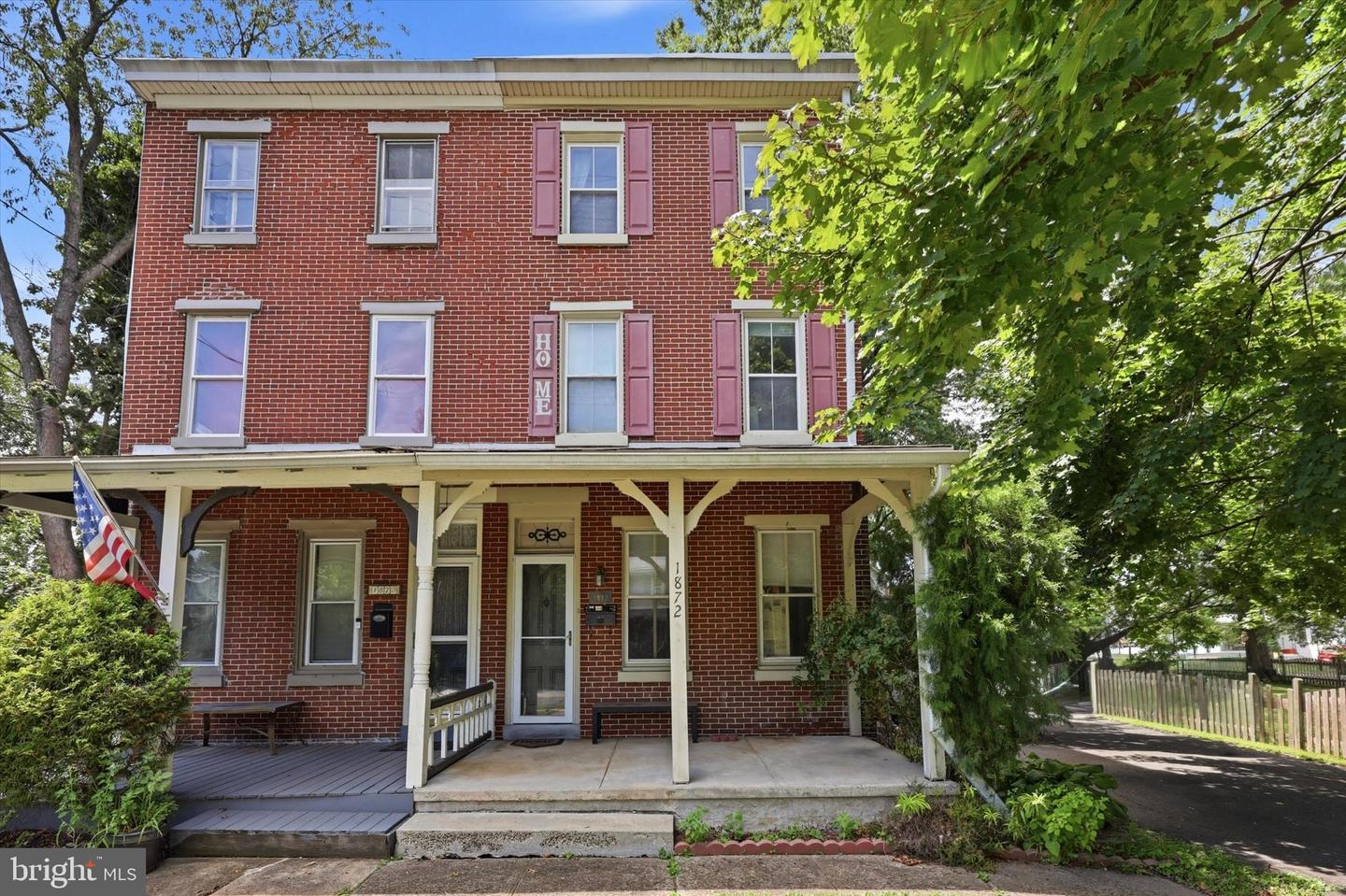 1872 W MARSHALL ST Property Photo 1