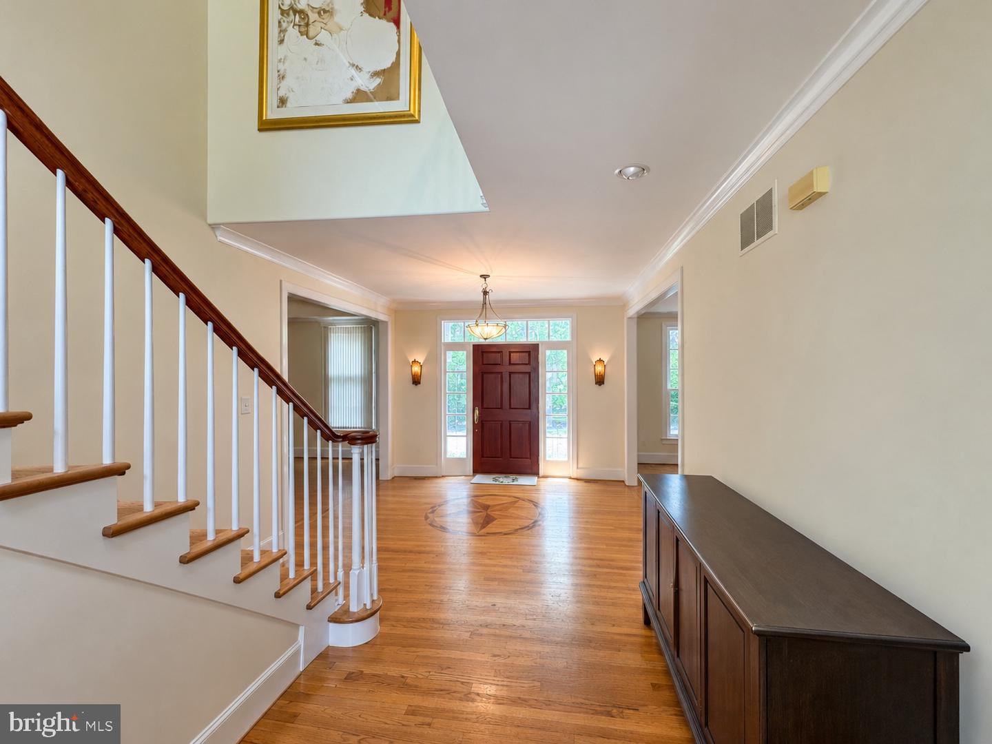 1443 Lanes End Property Photo 3